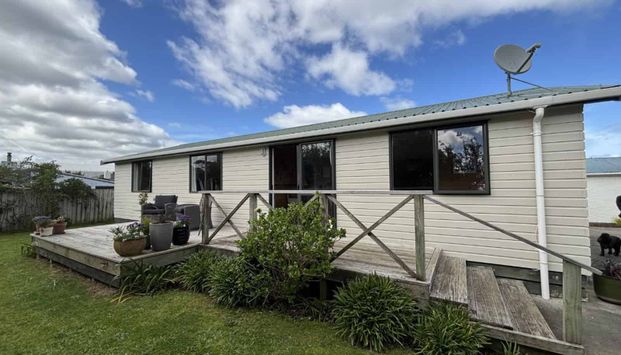 Secure and sunny Lockwood home - Photo 1
