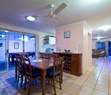 Family Entertainer with Multiple Living Areas & Poolside Paradise - Photo 4