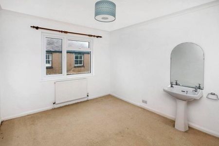 4 bedroom detached house to rent - Photo 2