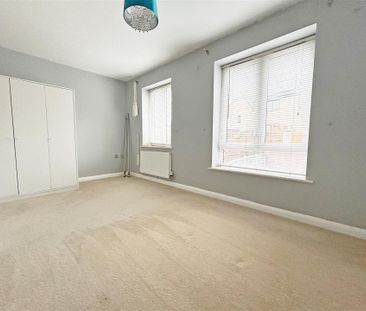 2 bedroom Semi-detached house to rent - Photo 3