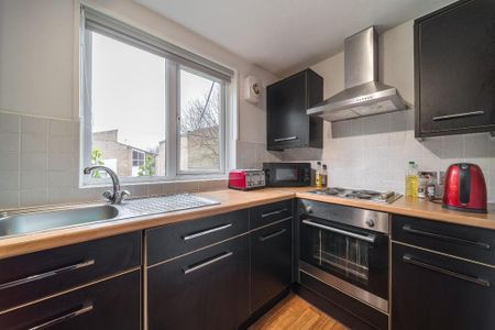 1 bedroom in a house share to rent - Photo 3