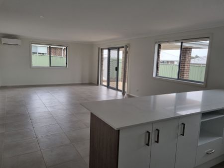 Modern Home - Photo 4