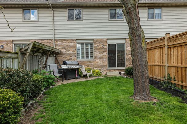 For Lease - 19 Beech Street, Grimsby, Ontario - Photo 1