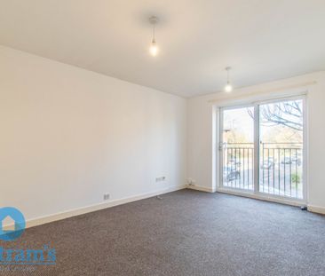 2 bed Flat for Rent - Photo 2