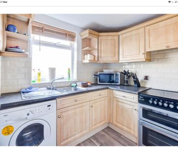 1 bedroom in a house share to rent - Photo 5