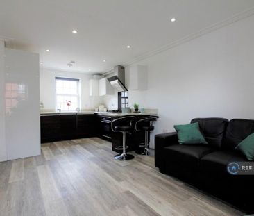3 bedroom flat to rent - Photo 1