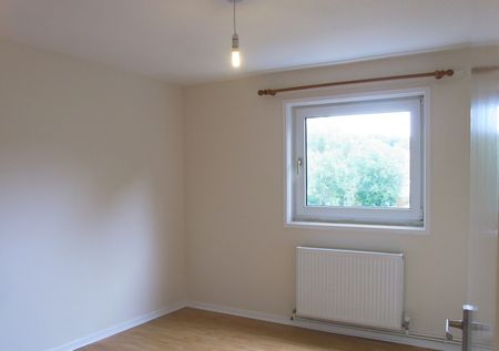Well Presented Two Bedroom Apartment to Let in Thorplands - Photo 2