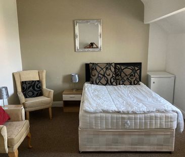 Room in a Shared House, Chester Road, M32 - Photo 5