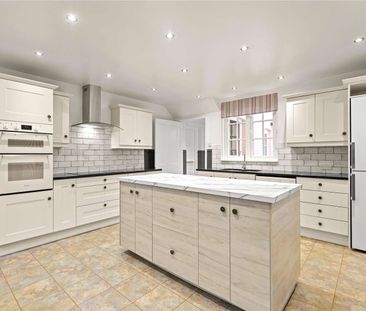 A spacious and fully refurbished four bedroom family home situated ... - Photo 5