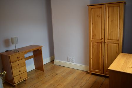 Double Room- Walk to Southmead Hospital - Photo 2