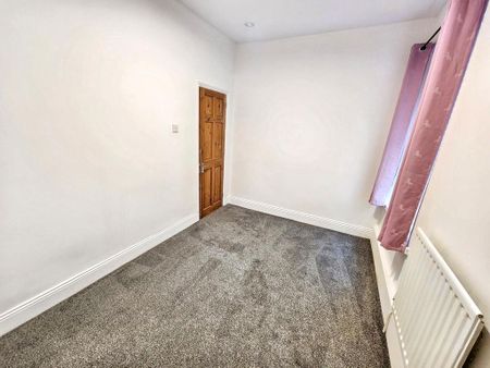 3 bedroom end of terrace house to rent - Photo 4