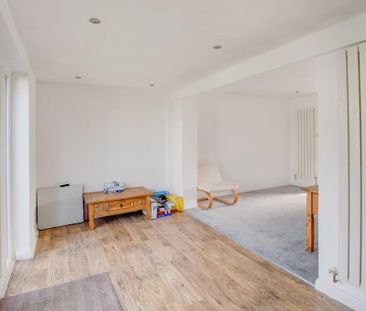 3 bedroom detached house to rent - Photo 3