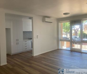 Modernized 2-bedroom ground floor apartment - Photo 6