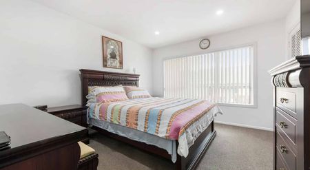 Sunny 3 Bedroom Home - Photo 2