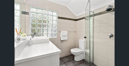 A sophisticated & charming terrace with rear lane access + parking | Prime city fringe location - Photo 5