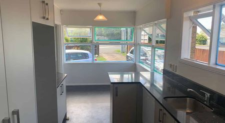 Tidy 3 bedroom home in a Handy Location - Photo 4