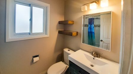 Brentwood Village Townhouse – 3 Bed & Private Yard. - Photo 4