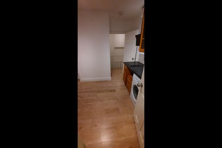 Studio Flat, The Ridgeway, NW9 - Photo 4