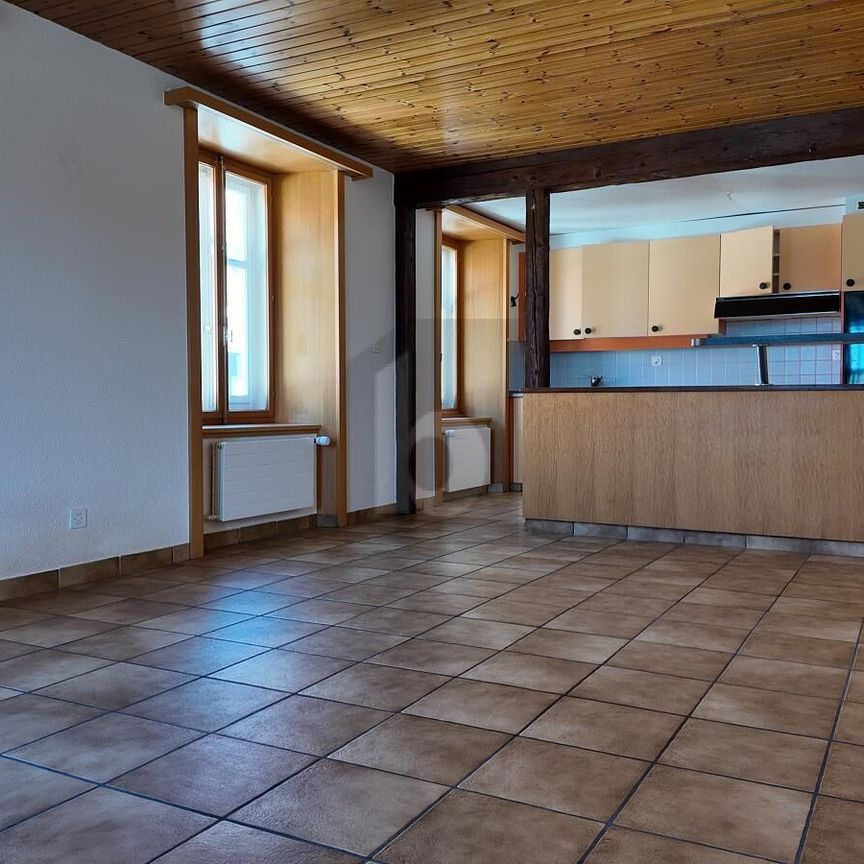 SPACIEUX ET LUMINEUX AU CENTRE DU VILLAGE - Photo 1