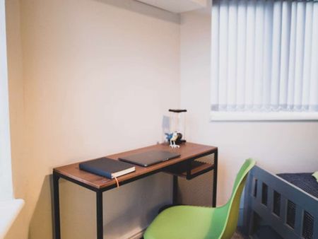 High Spec Cozy Double Room- Happy Land North Room 3 - Photo 2