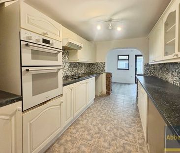 Witchards, Basildon - Photo 4