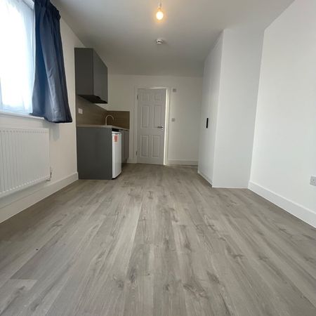 Studio Flat, London, N13 - Photo 3