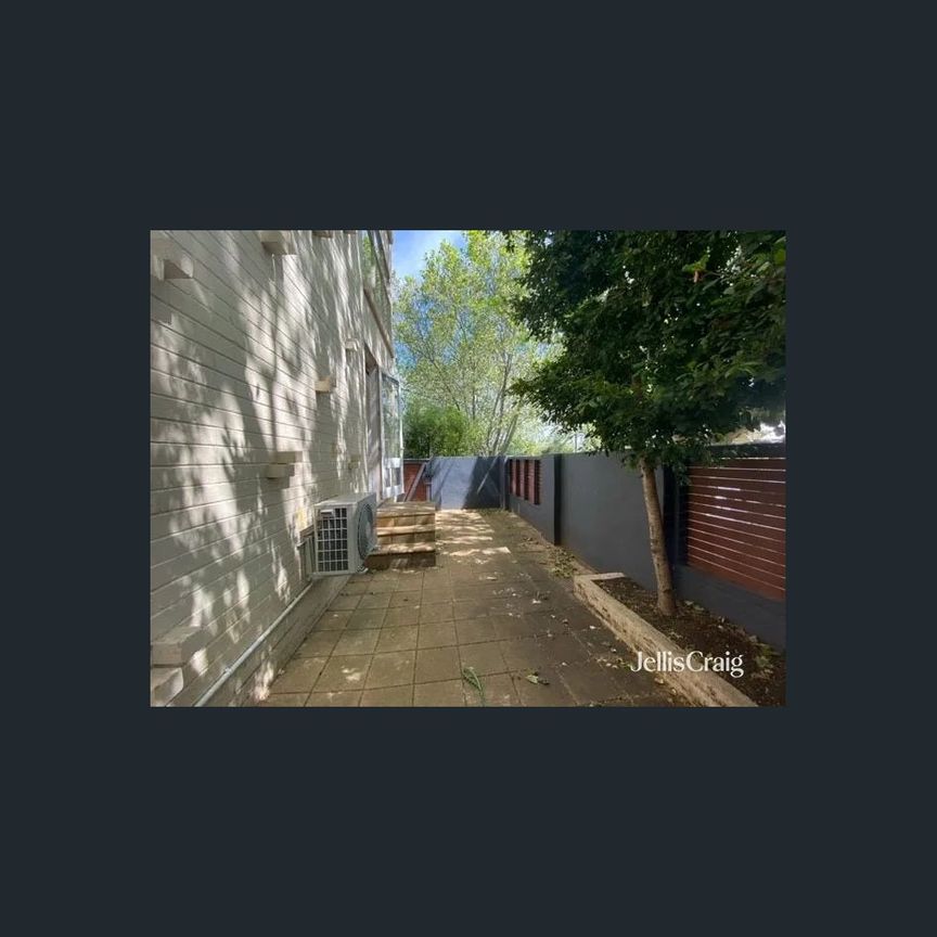 Great Elwood Location with Front Courtyard! - Photo 1