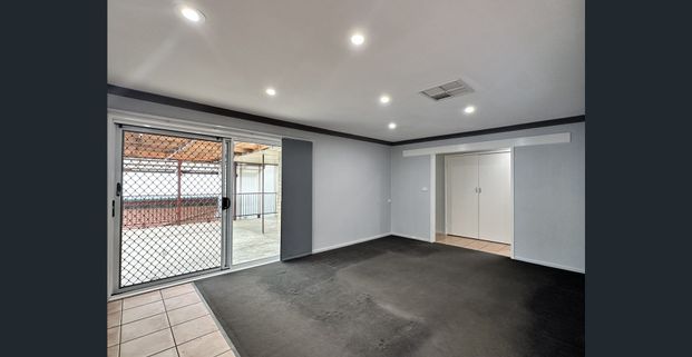 3 BEDROOM BRICK HOME - Photo 1