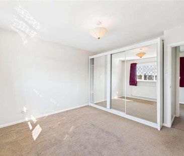 Acacia Avenue, Owlsmoor, Sandhurst, GU47 - Photo 3