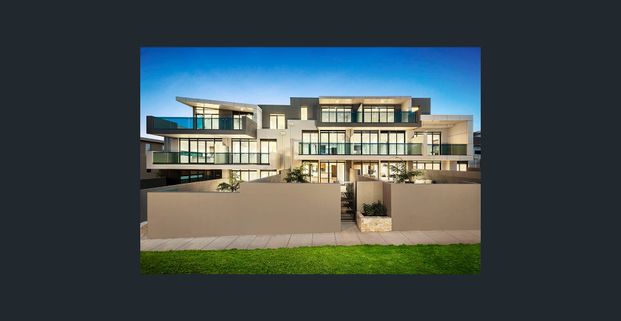 Luxury North-Facing Courtyard Apartment - Photo 1