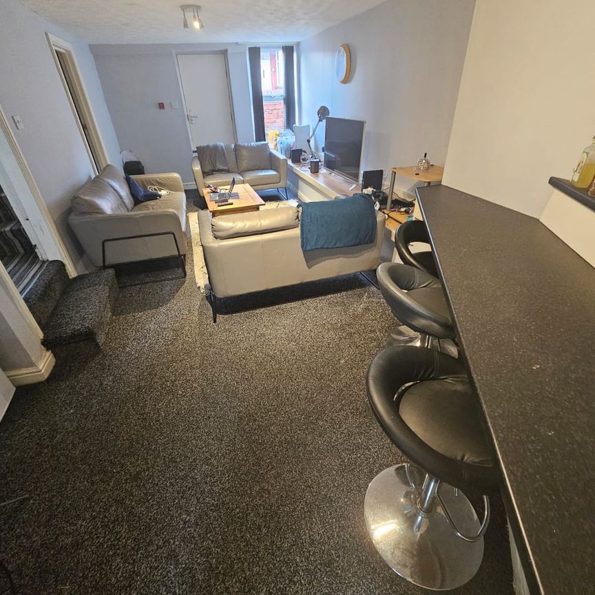 7 Bed - 59 Cardigan Lane, Burley, Leeds - LS4 2LN - Student - Photo 1