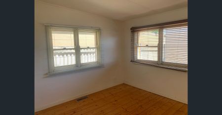 3 bedroom Family Home - Photo 3