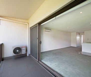 Chic City Living in Narrabundah - Photo 5