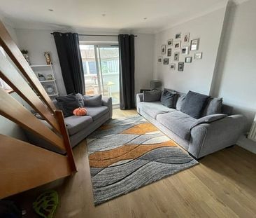 PETERBOROUGH - Photo 1