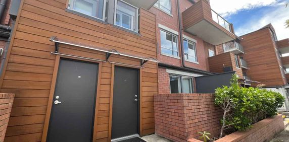 Modern & Stylish Living in the Heart of Hobsonville Point - Photo 2