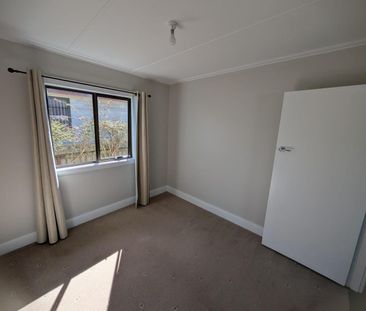 Conveniently Positioned Family Home - Photo 4