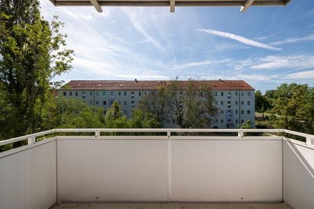 2 - (T) Raumwohnung mit großer Küche - Foto 4