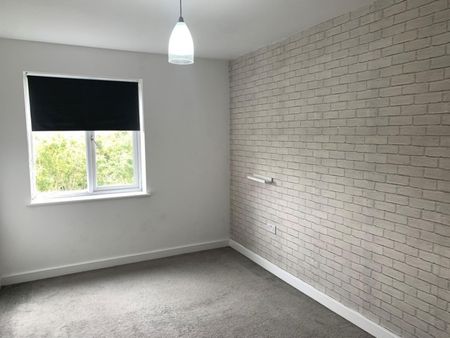 2 bedroom Flat To Let - Photo 3