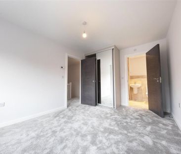 4 bedroom detached house to rent - Photo 2