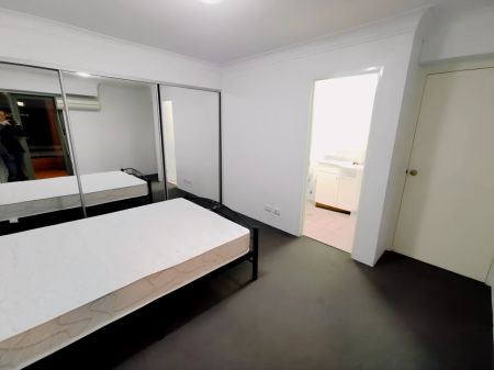 2 bed 2 bath - Photo 2