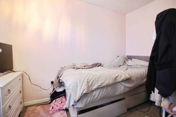 Penhill Drive, Swindon, Swindon, SN2 - Photo 1