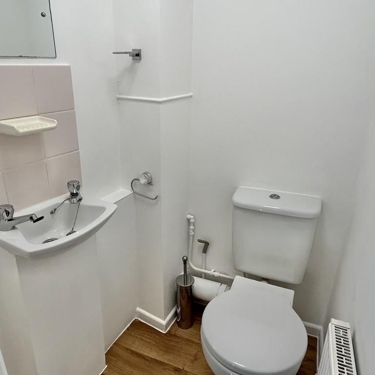 2 bedroom cottage to rent - Photo 1