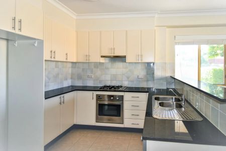 Charming One Bedroom Apartment in Heart of Willoughby - Photo 4