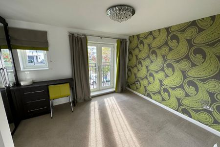 4 bedroom detached house to rent - Photo 3