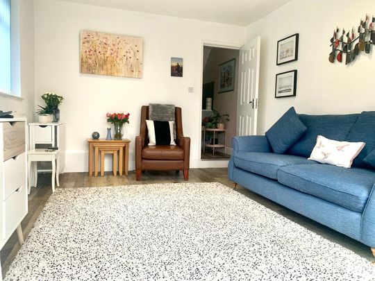 5 bedroom semi-detached house to rent - Photo 1