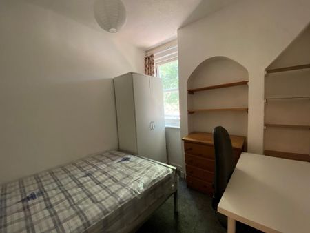 4 bedroom terraced house to rent - Photo 3