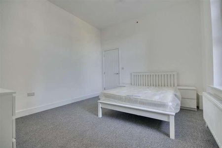 St. Helens Parade, Southsea, PO4 - Photo 2