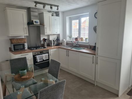 Chestnut Mews, Melksham, SN12 - Photo 4
