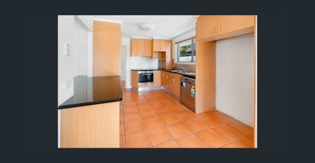 Waterfront house in Broadbeach Water - Photo 5