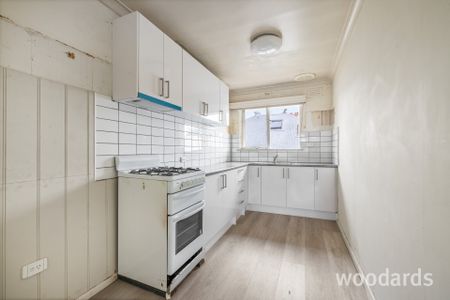 Spacious Two Bedroom Apartment - Photo 3